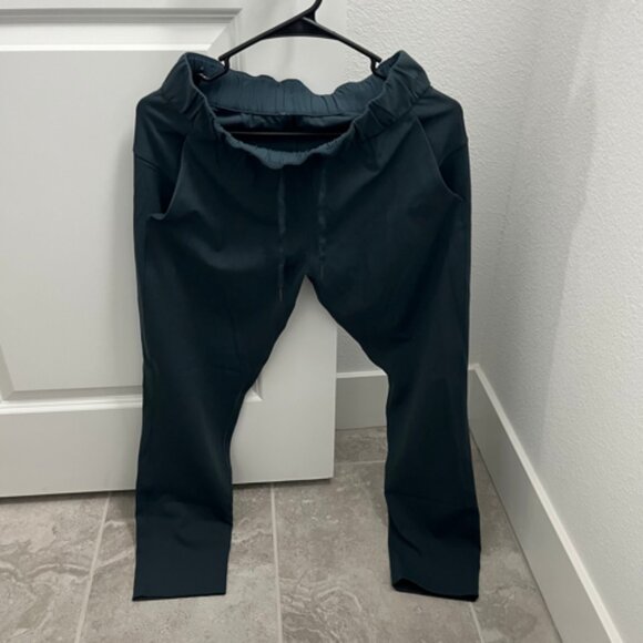 Lululemon On The Fly 7/8 Pant - Gravity Size 4 - Picture 1 of 3